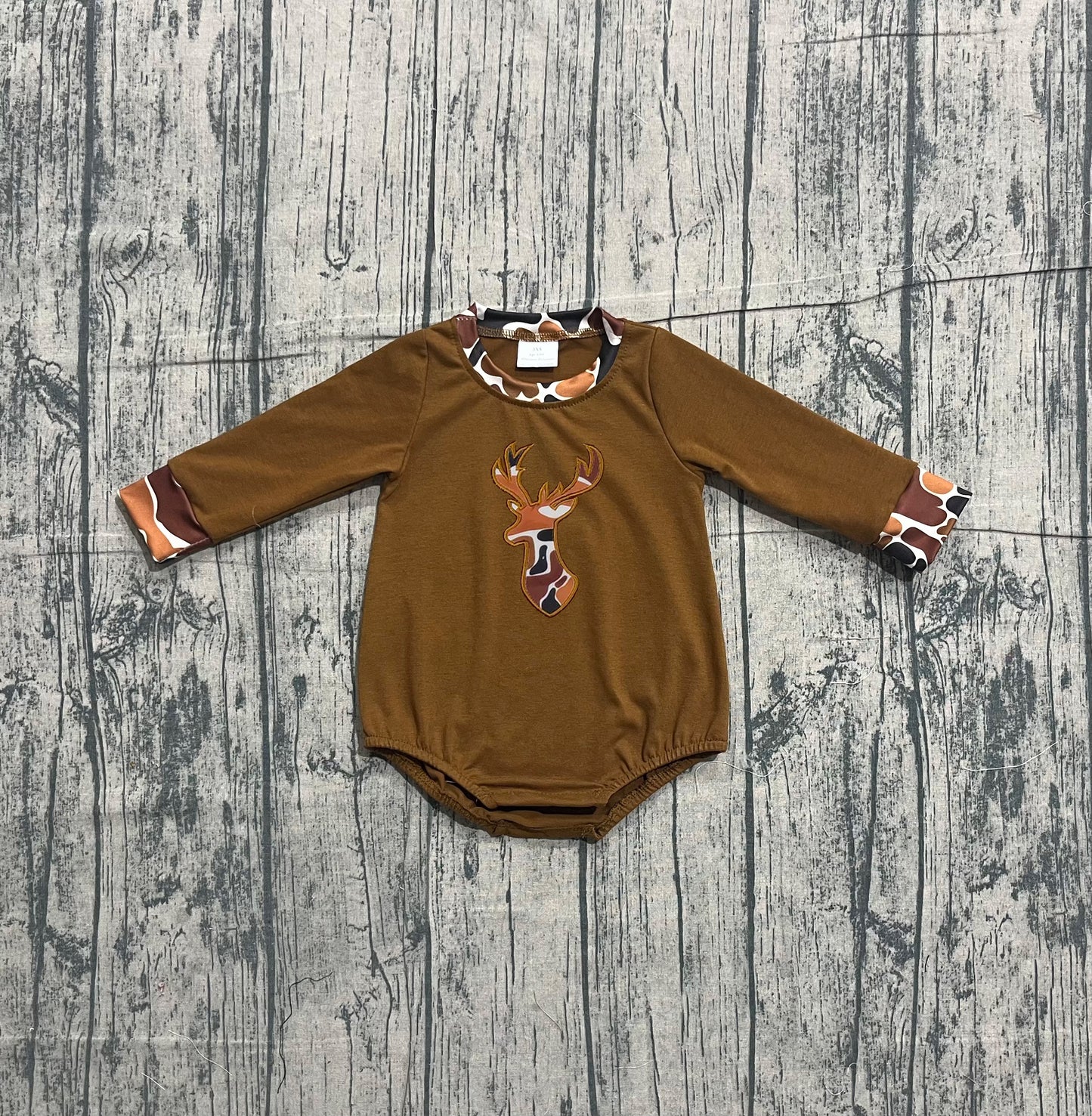 Pre order brown camo deer baby boy romper (do embroidery)