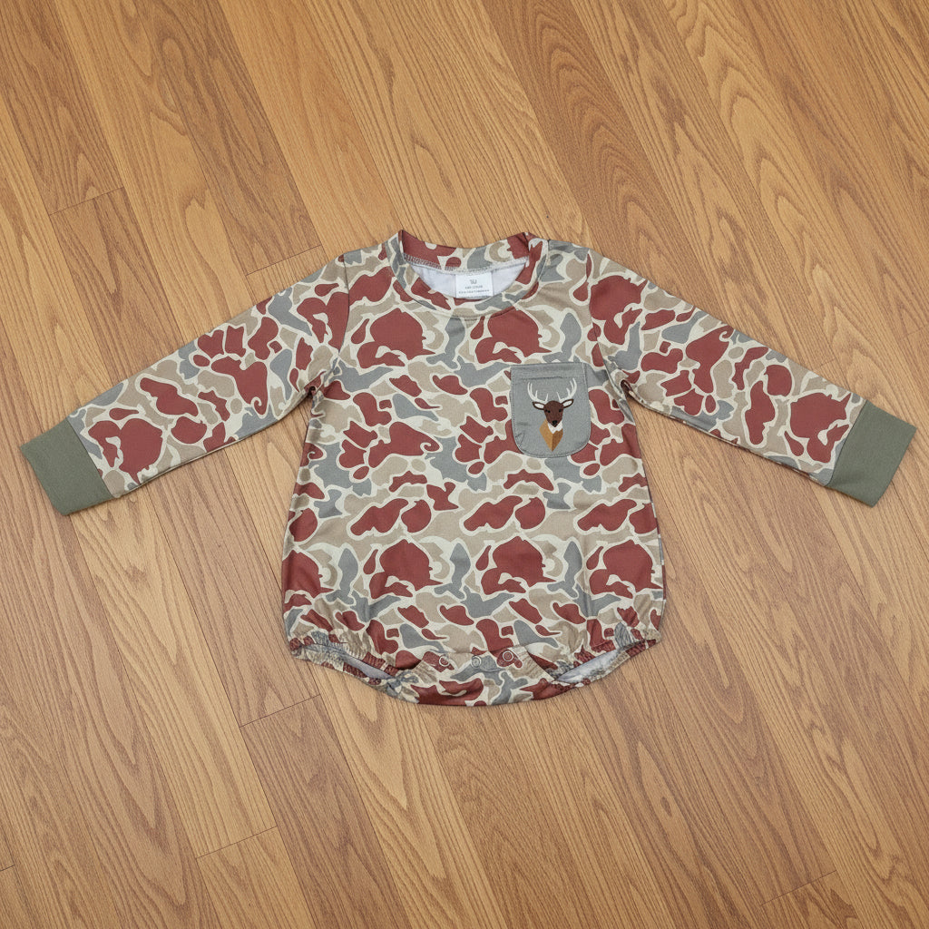 long sleeve deer print pocket camo bubbles