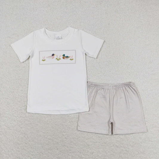 duck print boy shorts outfit