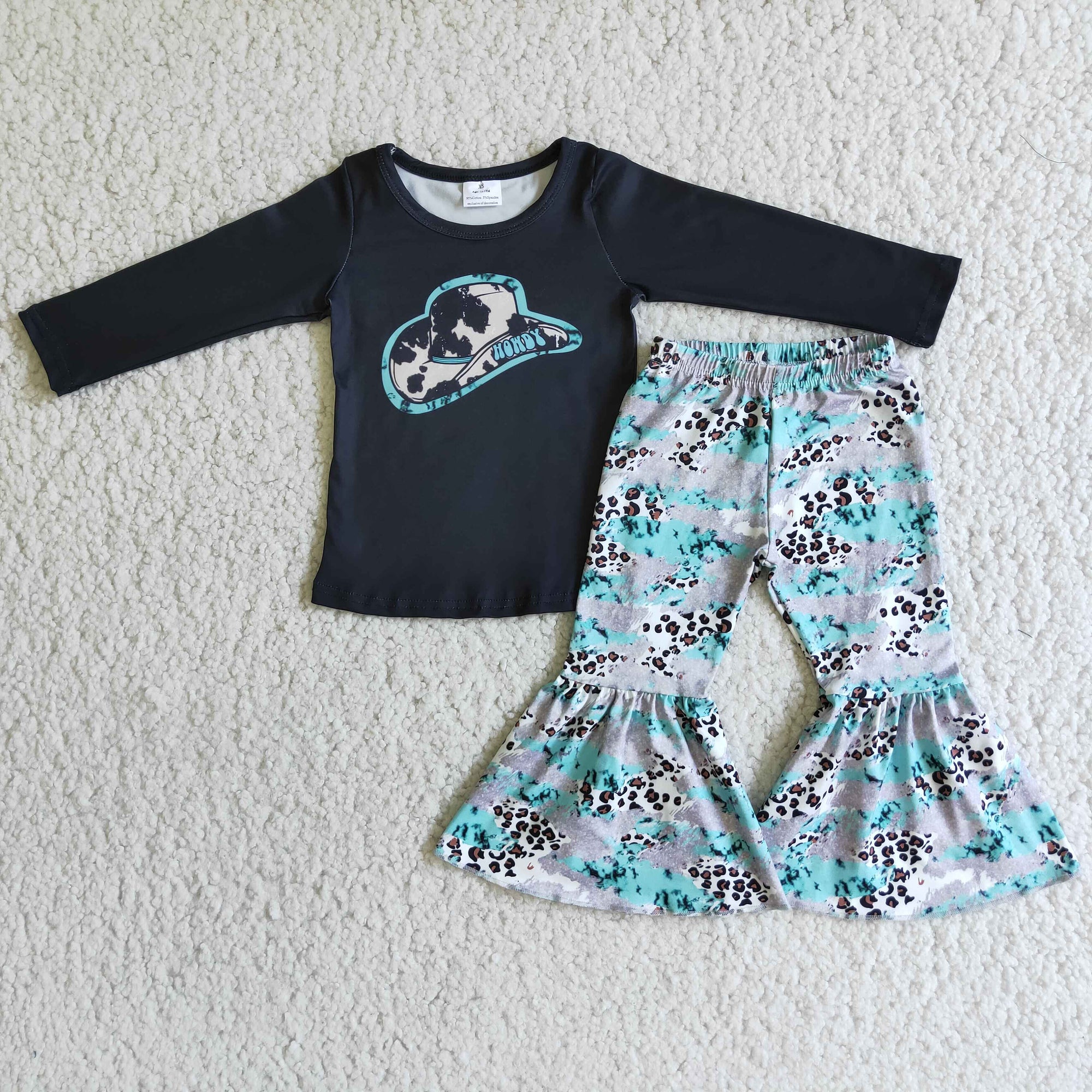 Cowgirl hat bell bottom pants outfit
