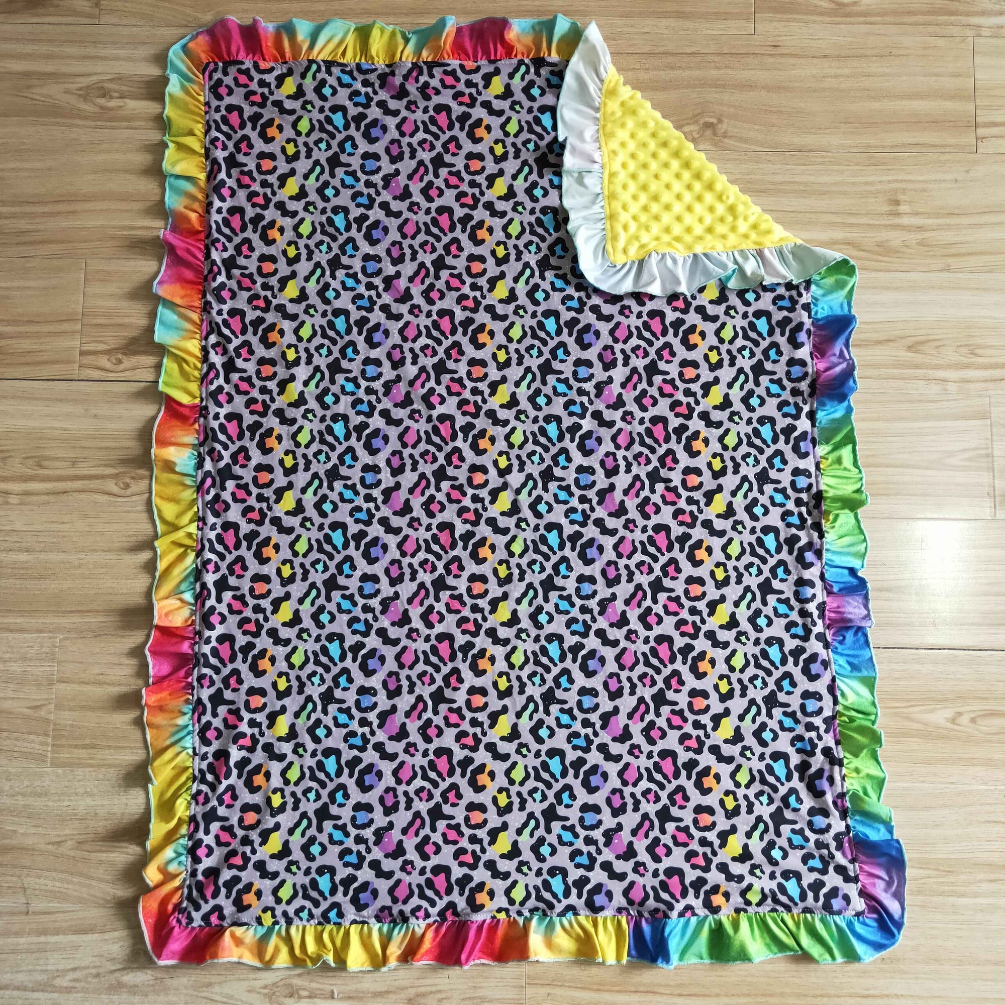 rainbow leopard ruffle banket