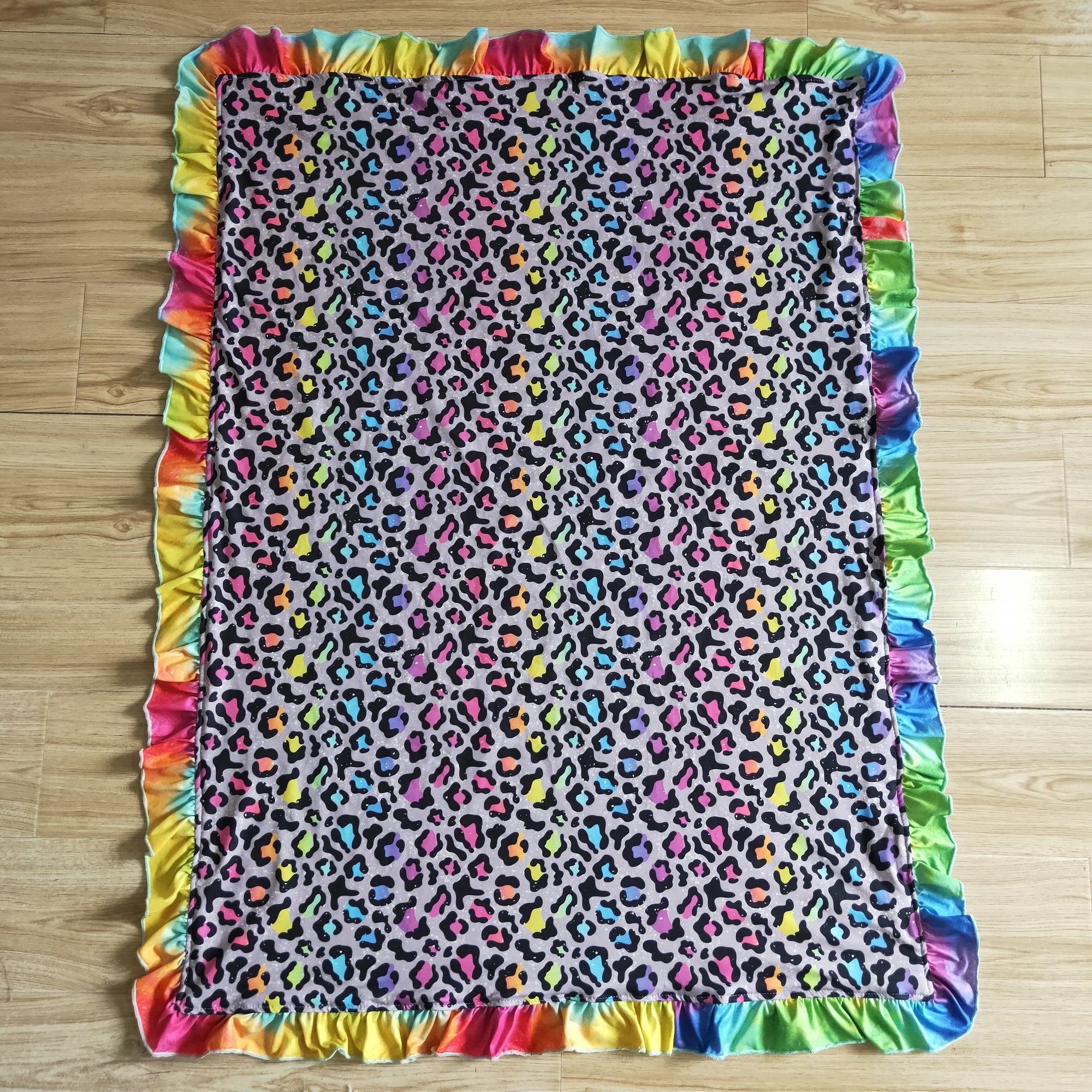 rainbow leopard ruffle banket
