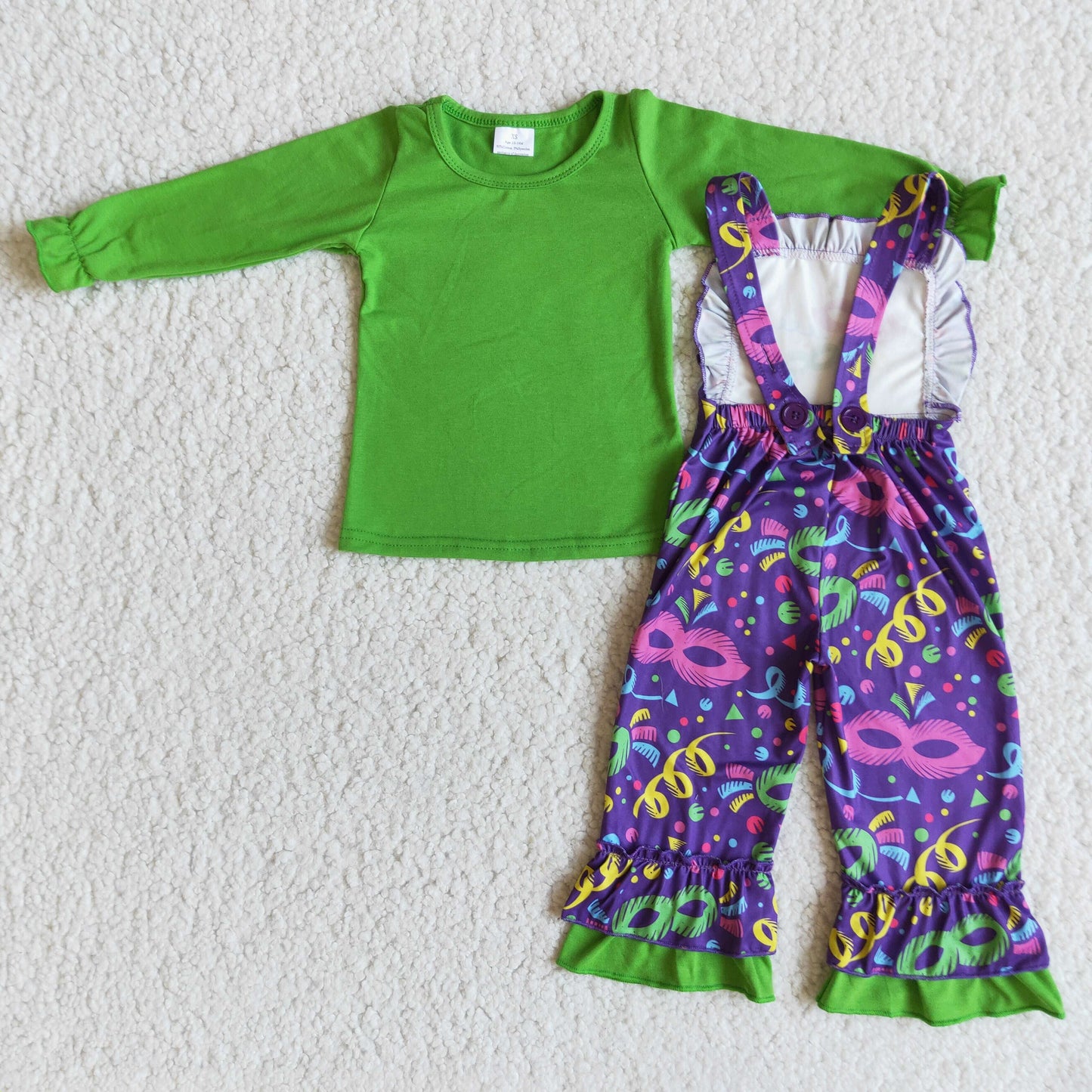 green cotton top mardi overall outfit